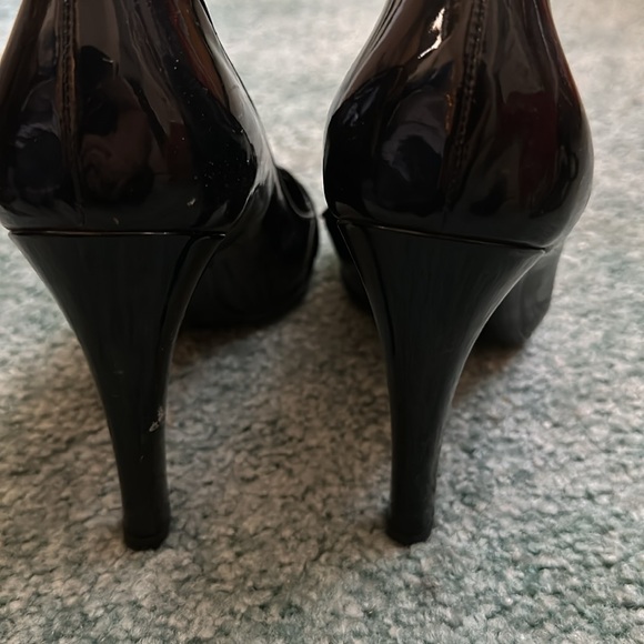 Gucci buckle heels - Picture 3 of 8